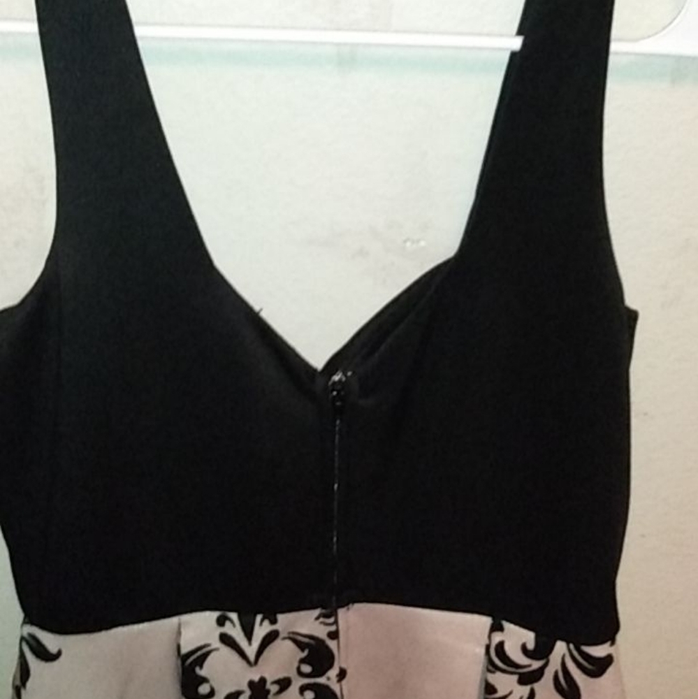 Dress - Picture 6 of 8